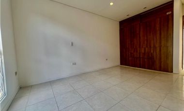 Casa de tres niveles en venta en Suba