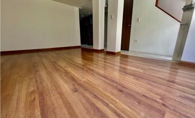Casa de tres niveles en venta en Suba