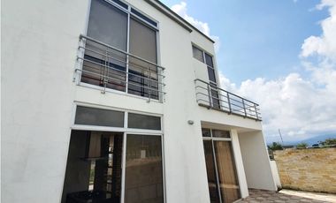 Se vende preciosa casa esquinera en conjunto cerrado