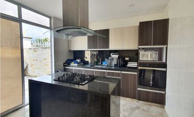 Se vende preciosa casa esquinera en conjunto cerrado