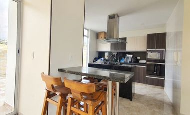 Se vende preciosa casa esquinera en conjunto cerrado