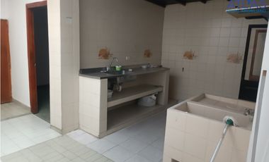 ARRIENDO LOCAL COMERCIAL PIEDECUESTA PARQUE PRINCIPAL: COD:686