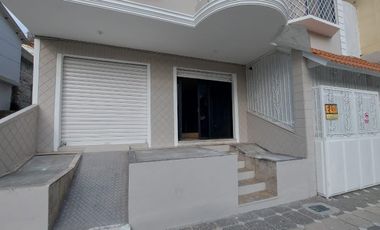 Local Comercial al pie de avenida Isidro Ayora Sauces 9