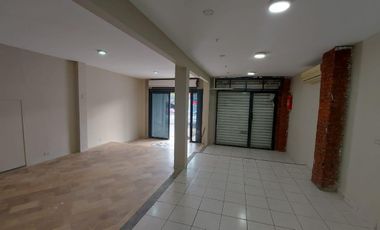 Local Comercial al pie de avenida Isidro Ayora Sauces 9