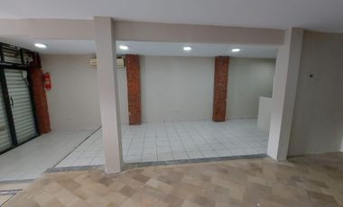 Local Comercial al pie de avenida Isidro Ayora Sauces 9