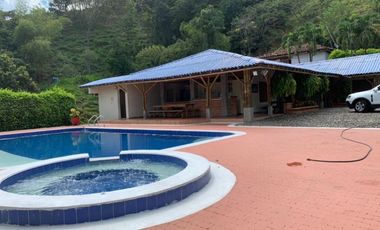 VENDO ESPECTACULAR CASA FINCA EN SANTUARIO A 10 MIN DE LA VIRGINIA