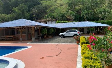 VENDO ESPECTACULAR CASA FINCA EN SANTUARIO A 10 MIN DE LA VIRGINIA
