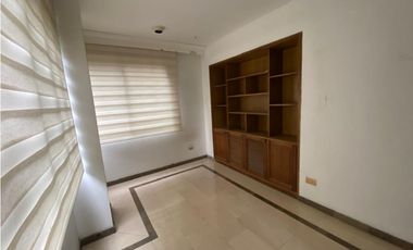 SE VENDE APARTAMENTO EN PINARES COD 8025533