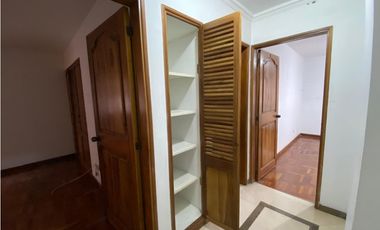 SE VENDE APARTAMENTO EN PINARES COD 8025533