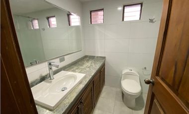 SE VENDE APARTAMENTO EN PINARES COD 8025533