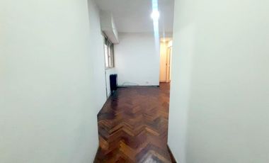 DEPARTAMENTO DE 2 AMBIENTES  A UNA CUADRA DE CABILDO