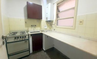 DEPARTAMENTO DE 2 AMBIENTES  A UNA CUADRA DE CABILDO