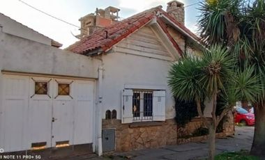 VENDO CHALET DE ESTILO EN LA PERLA A METROS DE LA PLAYA