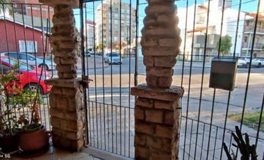 VENDO CHALET DE ESTILO EN LA PERLA A METROS DE LA PLAYA