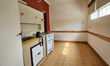 CASA CÉNTRICA EN VENTA, 2 HAB.