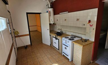 CASA CÉNTRICA EN VENTA, 2 HAB.
