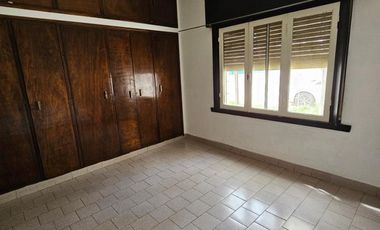 CASA CÉNTRICA EN VENTA, 2 HAB.