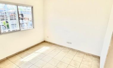Departamento tres ambientes en alquiler