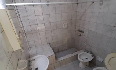 Excelente PH de 2 ambientes con entrada de vehículo