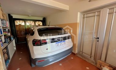 VENTA CHALET 6 AMBIENTES EN HAEDO SUR.