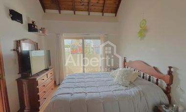 VENTA CHALET 6 AMBIENTES EN HAEDO SUR.