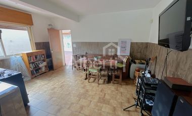 VENTA CHALET 6 AMBIENTES EN HAEDO SUR.