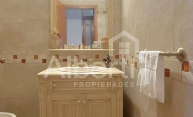 VENTA CHALET 6 AMBIENTES EN HAEDO SUR.