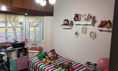 Excelente departamento 1º piso al frente 3 ambientes con patio conparrilla, APTO CREDITO.