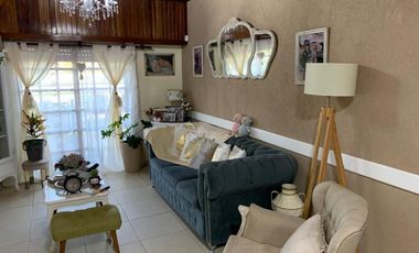 Excelente departamento 1º piso al frente 3 ambientes con patio conparrilla, APTO CREDITO.