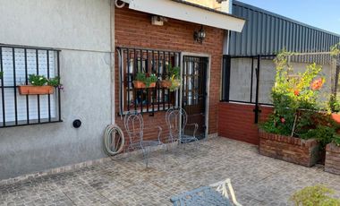 Excelente departamento 1º piso al frente 3 ambientes con patio conparrilla, APTO CREDITO.