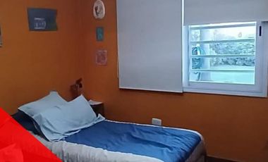 Hermosa casa en Morón sur dos plantas con 4 dormitorios, 3 baños y un quincho