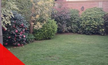 Hermosa casa en Morón sur dos plantas con 4 dormitorios, 3 baños y un quincho