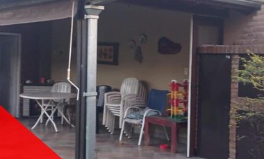 Hermosa casa en Morón sur dos plantas con 4 dormitorios, 3 baños y un quincho