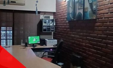 Hermosa casa en Morón sur dos plantas con 4 dormitorios, 3 baños y un quincho