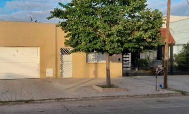 CASA 3 AMBIENTES MAS DEPTO y COCHERAS