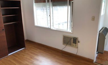ALQUILER  2 AMB  PRIMER PISO POR ESCALERA CON COCHERA COMPARTIDA