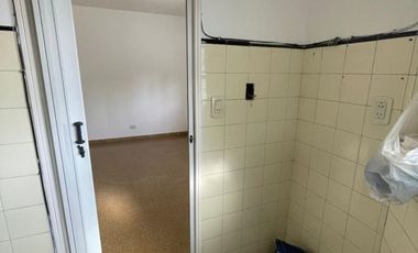 Departamento dos ambientes en planta baja al frente en venta Lomas de Zamora