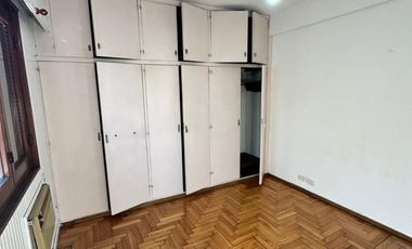 ALQUILER - DEPARTAMENTO 3 AMBIENTES CON BALCON -1 PISO POR ESCALERA - SIN EXPENSAS - SOBRE AVDA. CROVARA