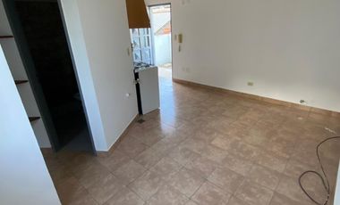 Departamento de 2 ambientes. La Tablada
