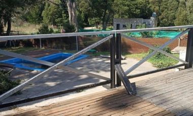 VENDO CASA ESTILO RÚSTICO CON PILETA Y GRAN PARQUE