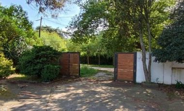 VENDO CASA ESTILO RÚSTICO CON PILETA Y GRAN PARQUE
