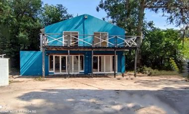 VENDO CASA ESTILO RÚSTICO CON PILETA Y GRAN PARQUE