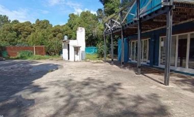 VENDO CASA ESTILO RÚSTICO CON PILETA Y GRAN PARQUE