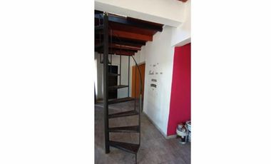 VENDO CASA ESTILO RÚSTICO CON PILETA Y GRAN PARQUE