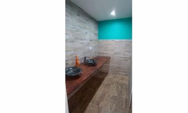 VENDO CASA ESTILO RÚSTICO CON PILETA Y GRAN PARQUE