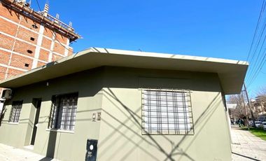 Casa en excelente esquina en alquiler