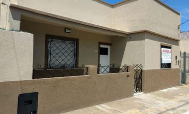Alquilo casa en Aldo Bonzi, de 4 ambientes.