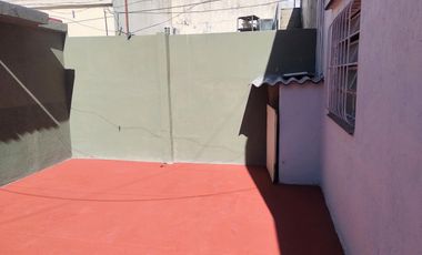 Alquilo casa en Aldo Bonzi, de 4 ambientes.