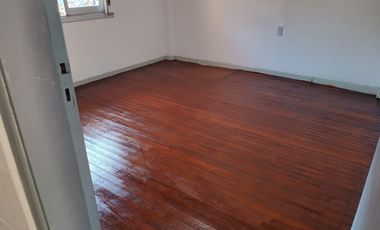 Alquilo casa en Aldo Bonzi, de 4 ambientes.