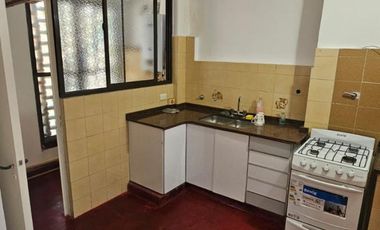 SE ALQUILA DEPARTAMENTO 3 AMBIENTES PRIMER PISO.